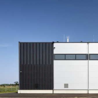 Догляд за терасою з термодеревини за допомогою прозорої олії